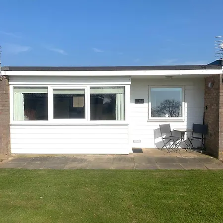 Dragon Chalets, 155 Sunbeach Holiday Village, Scratby Exterior photo